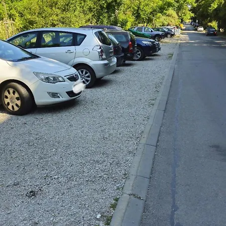 Апартамент West Park София